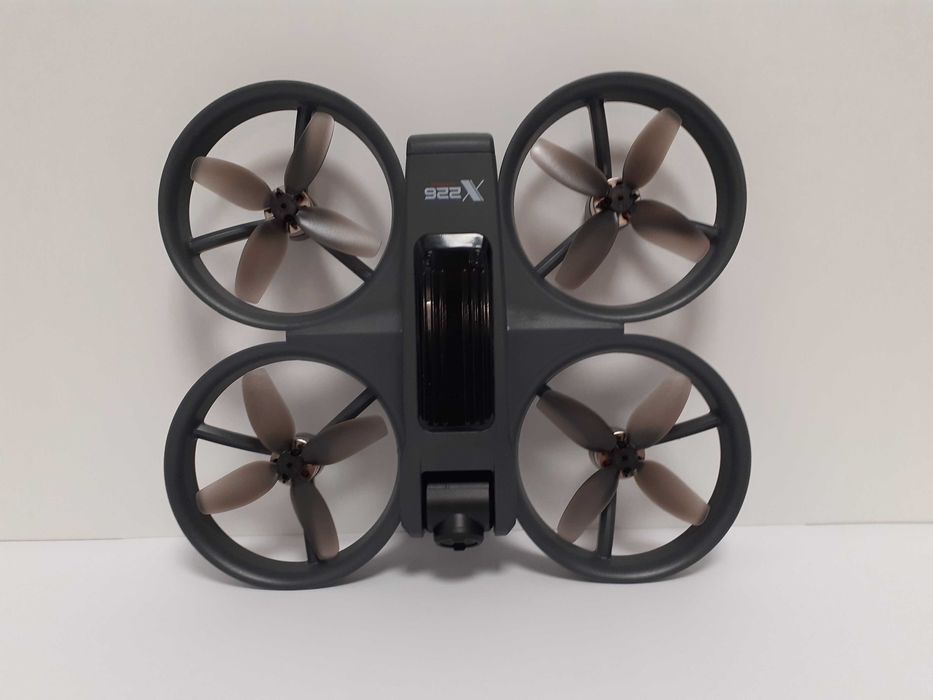Dron X226 z goglami FPV