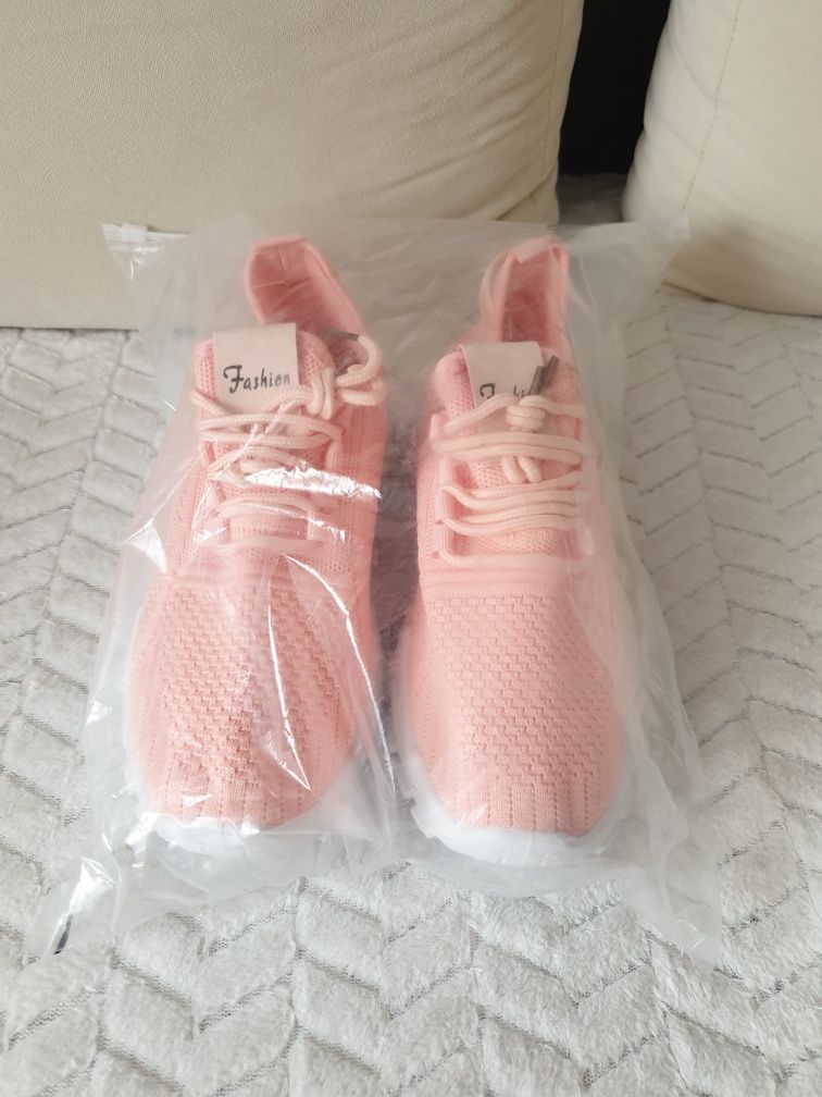 Buty sportowe damskie 39 NOWE