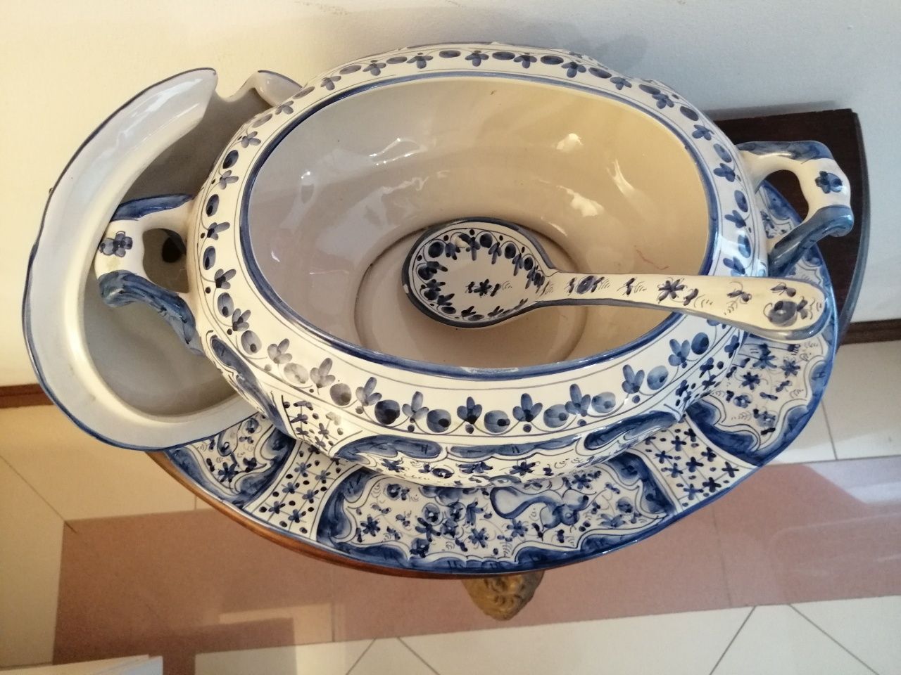 Conjunto de Loiça pintado a mão.