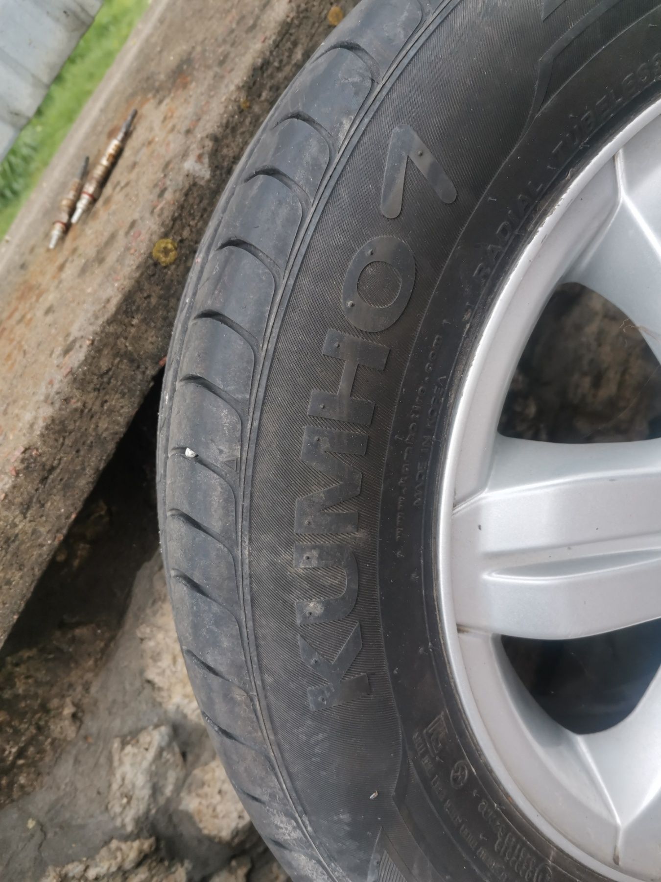 Продам автошини 185/65R15 з  титановими дисками до дачії