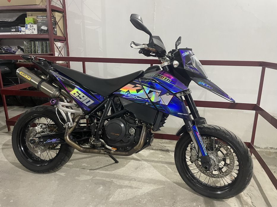 КТМ 690 Supermoto