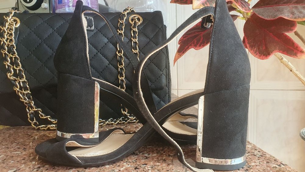 Sandálias bershka 36