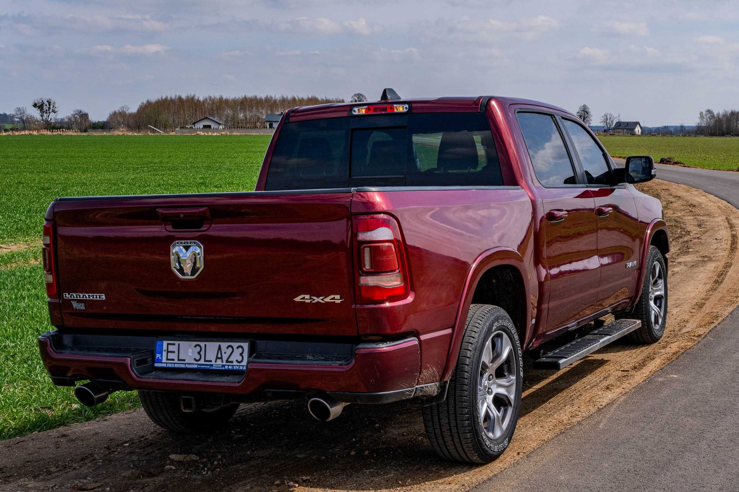 RAM 1500 Laramie Sport 5.7L V8 HEMI