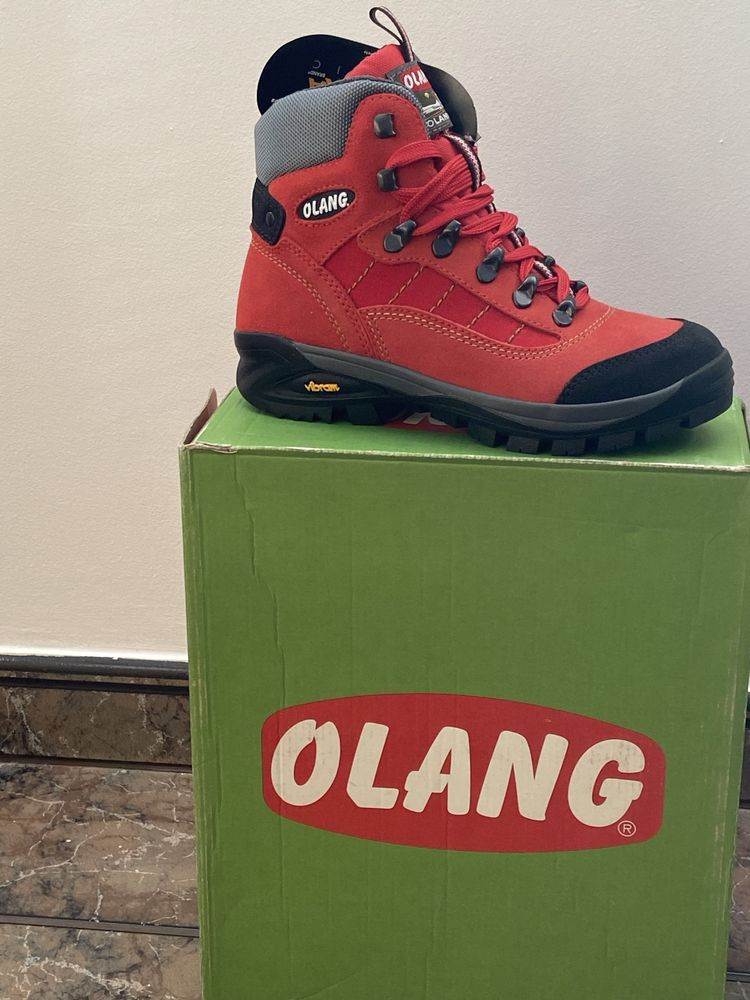 Nowe buty trekkingowe damskie / mlodziezowe wloskiej firmy Olang .