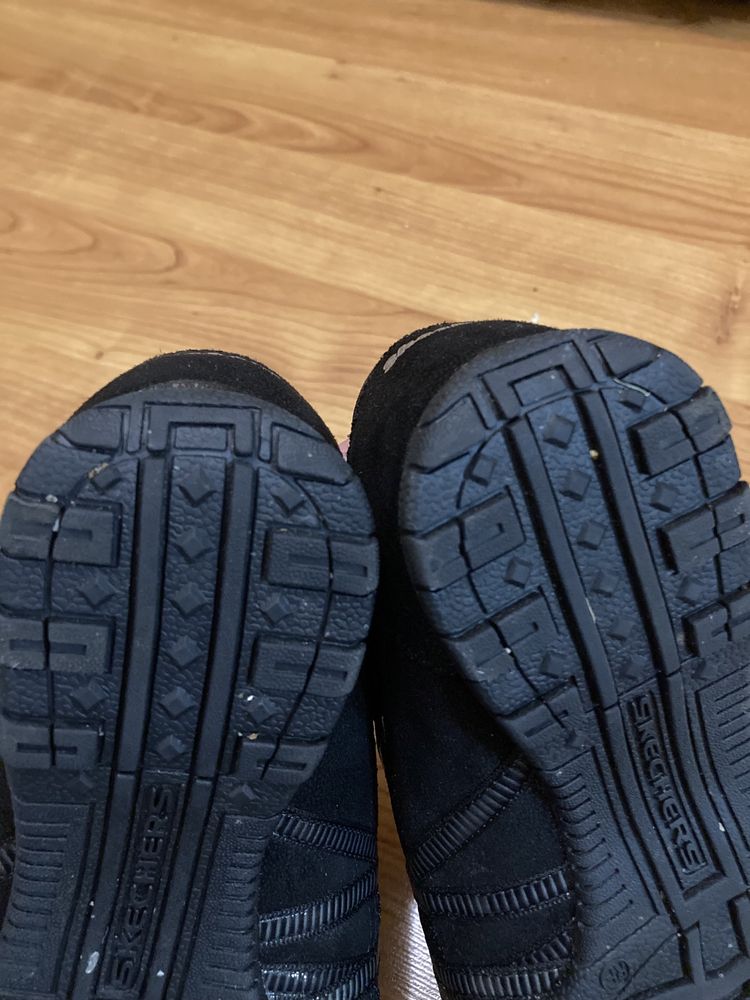 Кроссовки Skechers размер 39 стелька 26 см искусственная замша.новые.