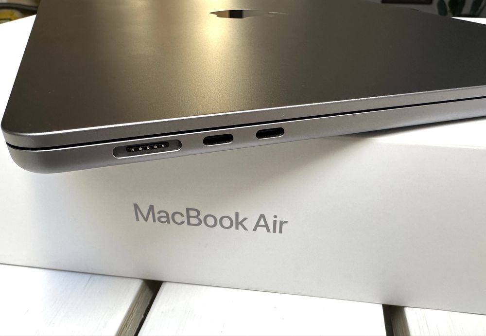 MacBook Air 15” M2 16GB/256GB Gwarancja Bateria 100% - Space Gray