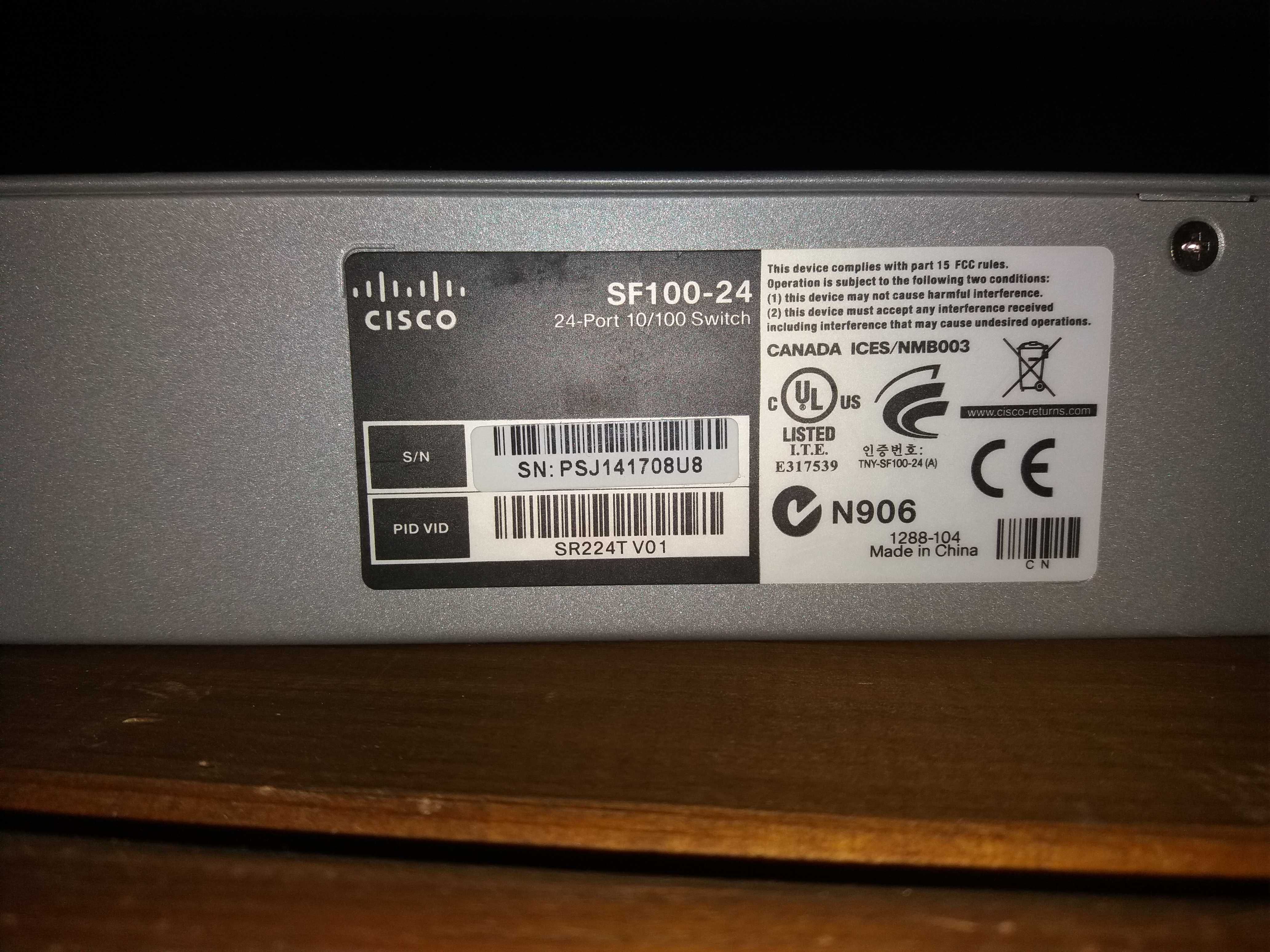 Продам сетевой коммутатор Cisco SF100-24
