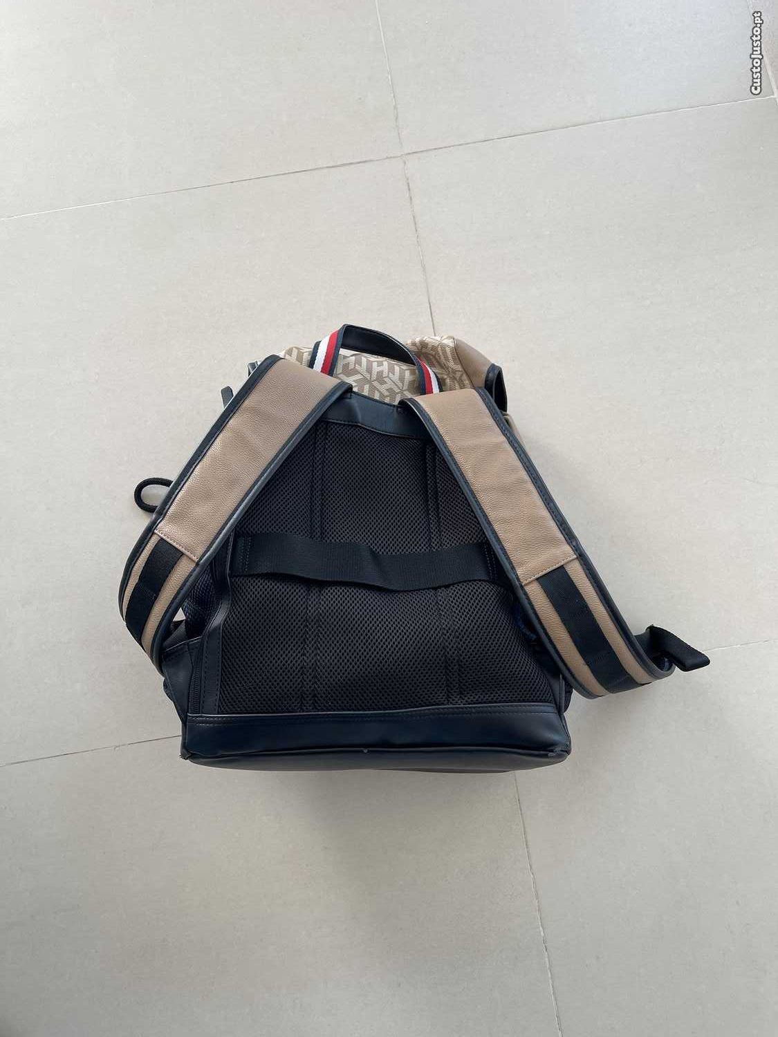 Mochila THOMMY HILFIGER bege couro sintético