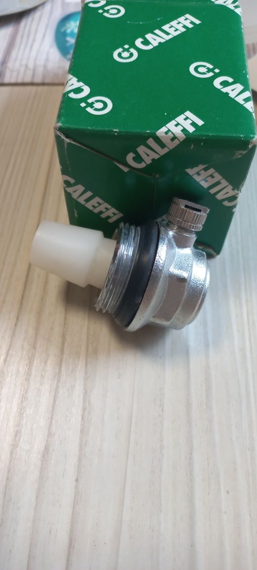 Odpowietrznik automatyczny grzejnika prawy 1" caleffi 507611