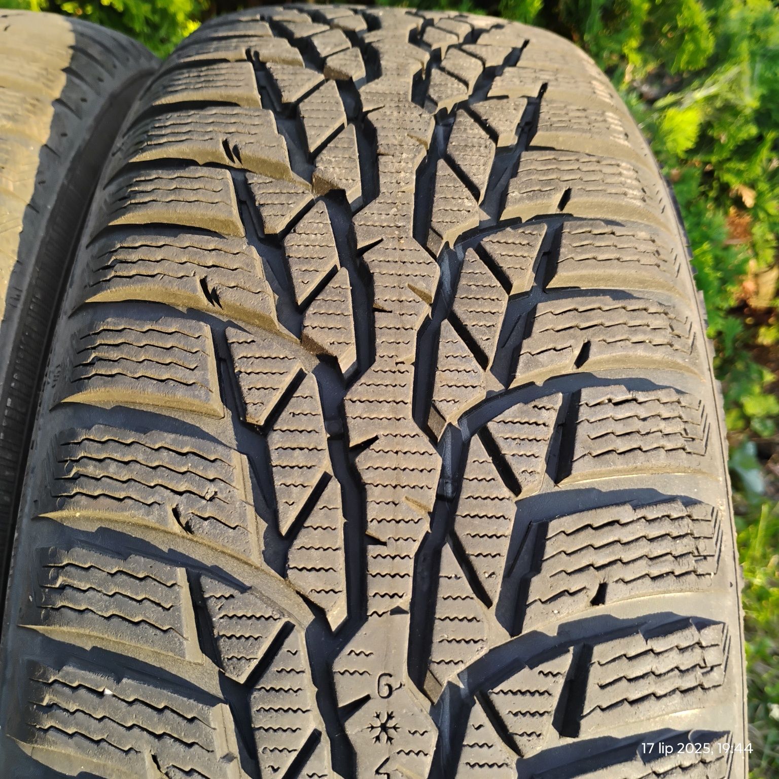 Opony zimowe  2 szt  Nokian 195/65/15