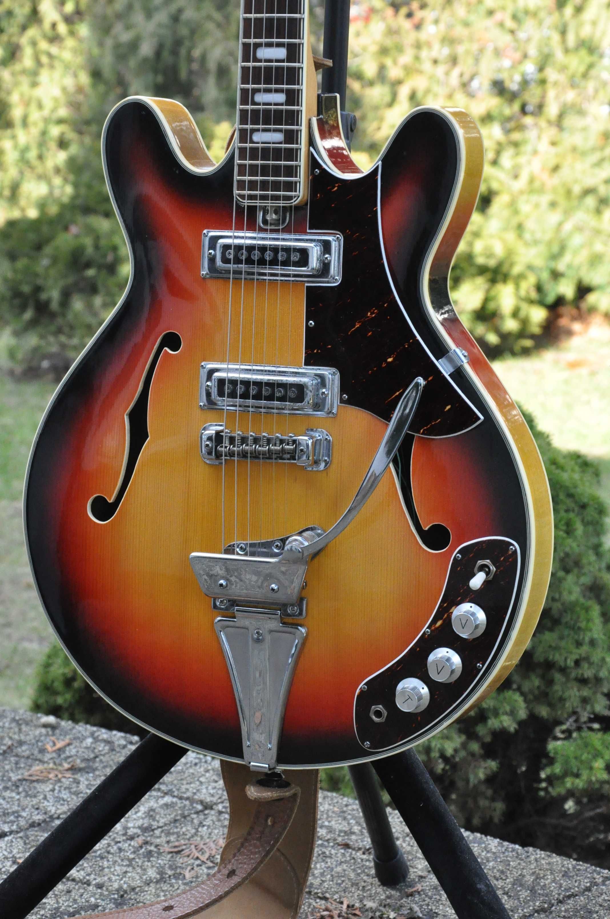 Gitara semi hollow body Kawai.