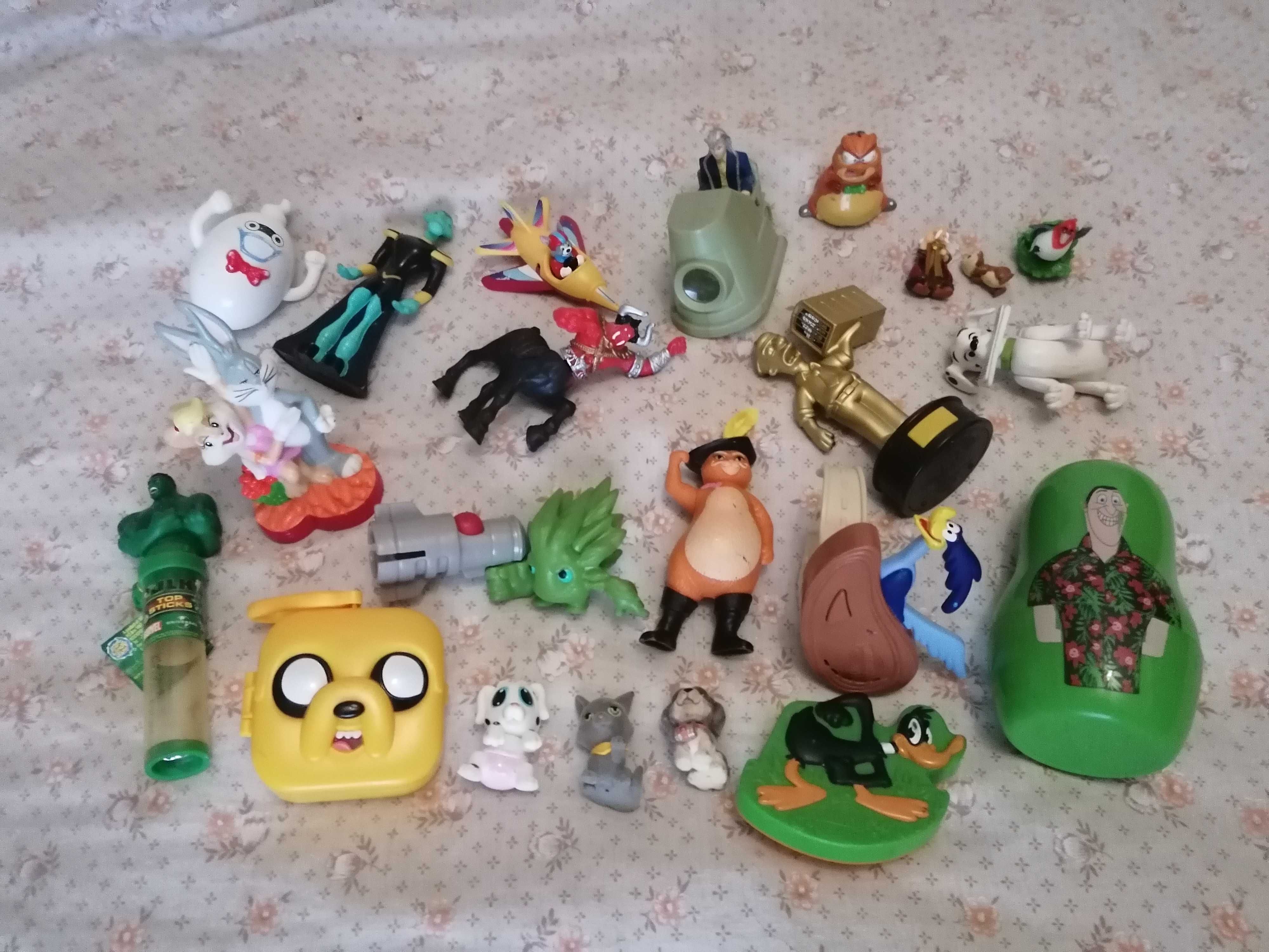 Lote de 24 Bonecos/Figuras/Brinquedos!