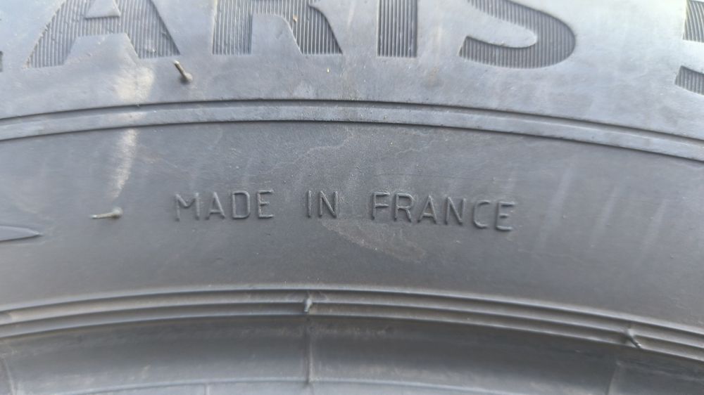 Резина 215.55.R17.Ціна вказана за 1 шт.