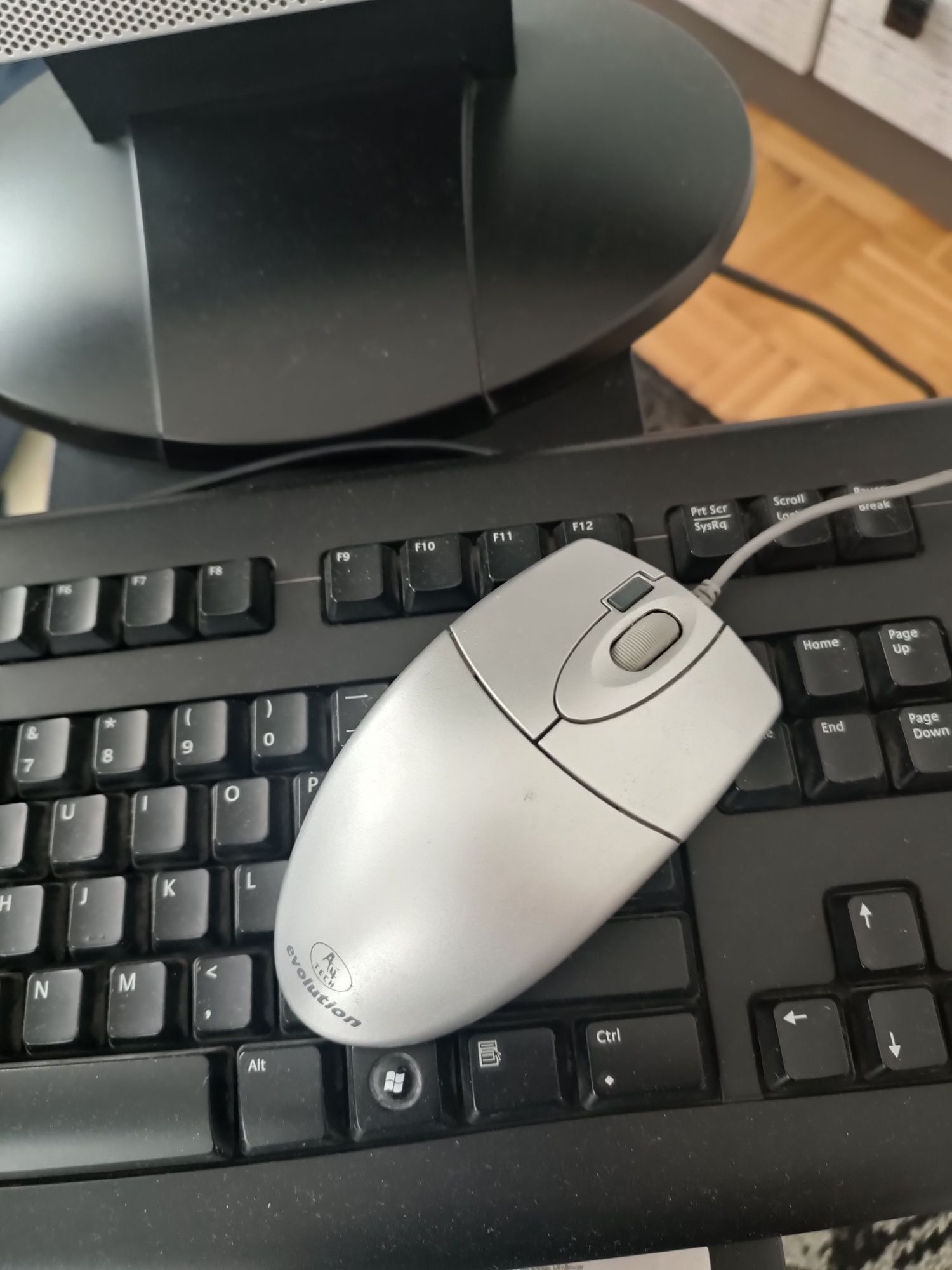 Komputer,monitor, klawiatura i myszka