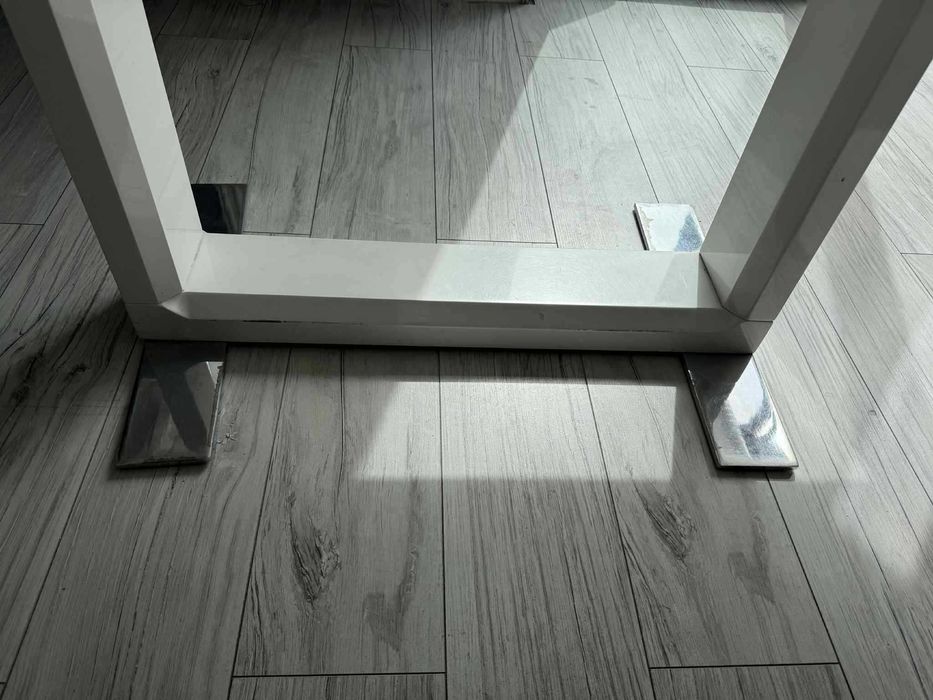 Sprzedam stół biały lakierowany