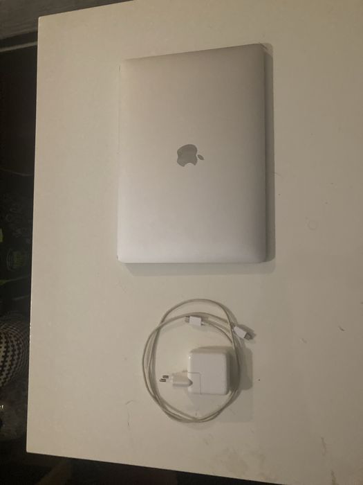 Macbook Air 13 M1 2020, 8GB RAM 256GB SSD