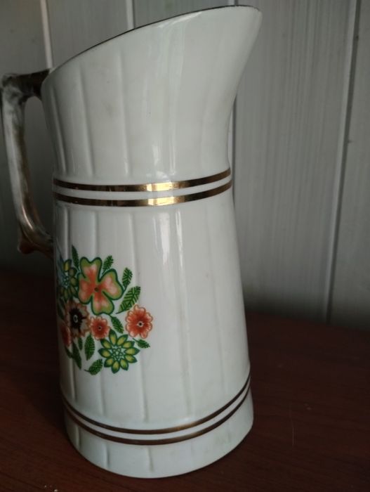 Mlecznik Ćmielów + figurka mosiężna chłopca