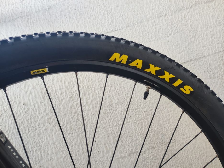 Bicicleta carbono suspensão tutal