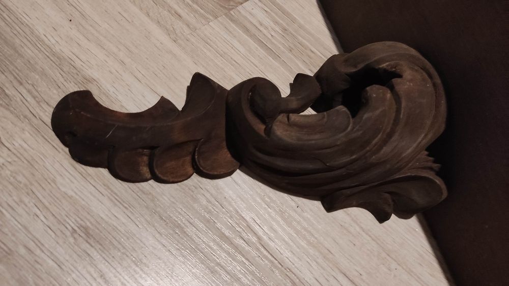 Ręcznie rzeźbiona półka konsolka