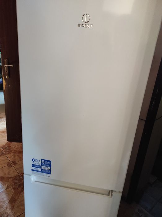 Lodowka  Indesit z dwu szufladową zamrazarkąa