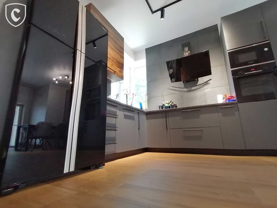 Будинок з меблями + басейн + футбольне поле. Старі Петрівці