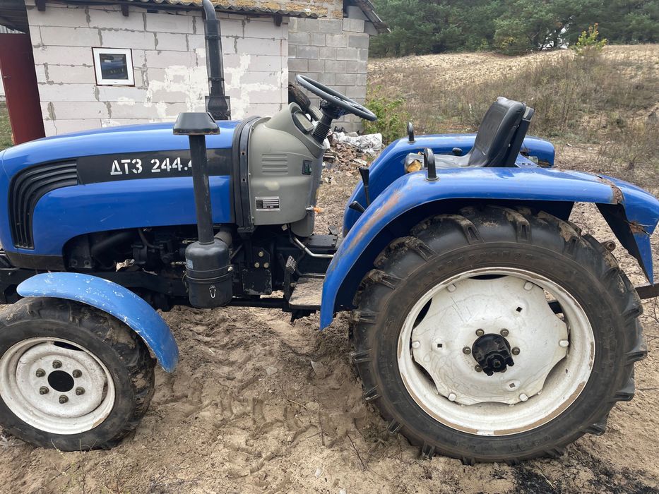 Трактор Дтз 244.4 з усім навісним