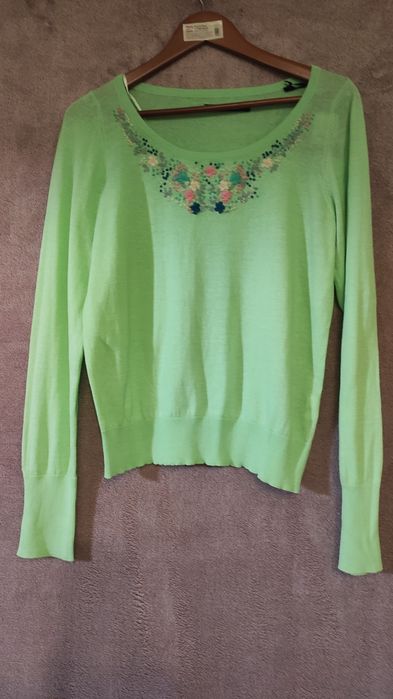 Джемпер з вишивкою