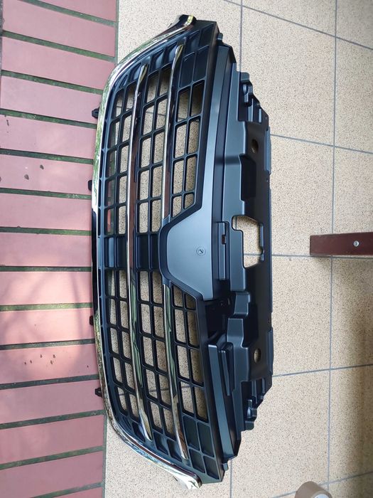 RENAULT TRAFIC III LIFT 2019 + grill atrapa w zderzaku chrom