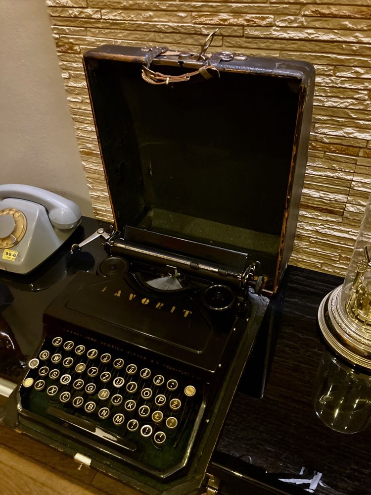Maszyna do pisania Adler orzeł favorit antyk z kolekcja mercedes
