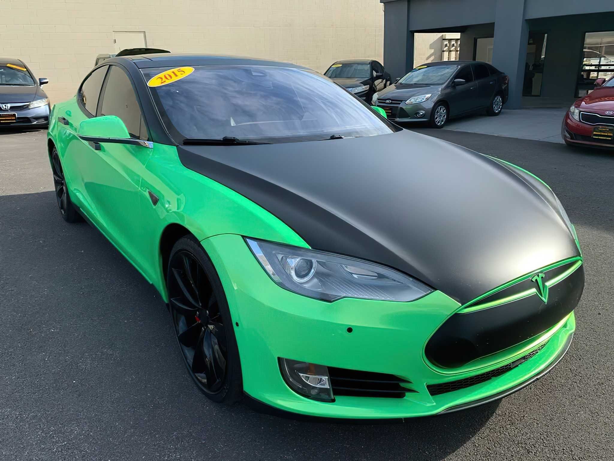 Tesla Model S 2015