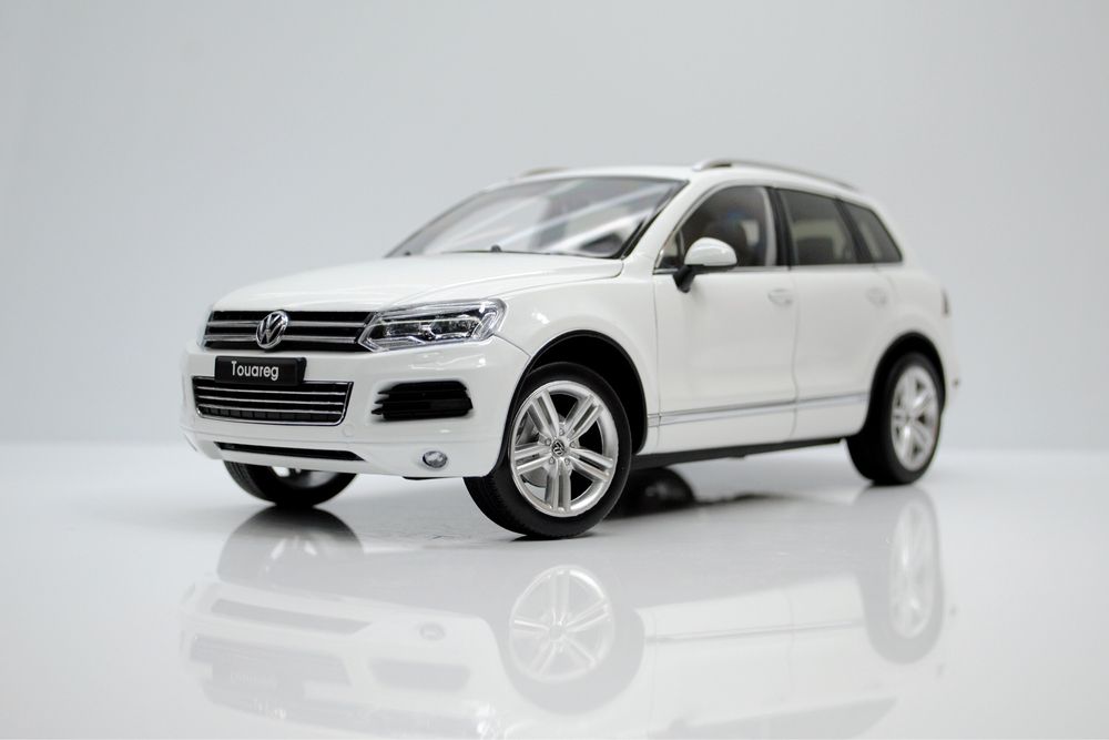 1/18 модель Volkswagen Touareg V6 TSI GT-Autos