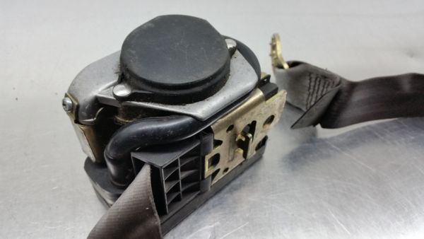 Pré-tensor cinto frente direito VOLKSWAGEN Passat (3B2)