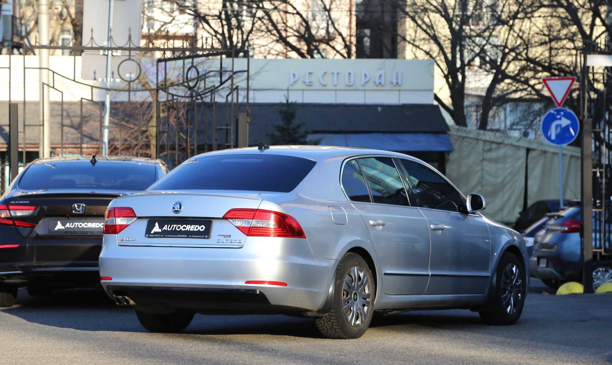 Офіційна Skoda SuperB 2013 року.