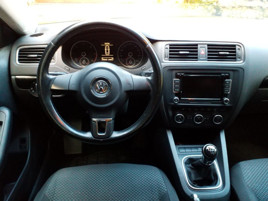 Elegancki VW Jetta 1.6TDI 2013/14 salon Polska, bogate wyposażenie