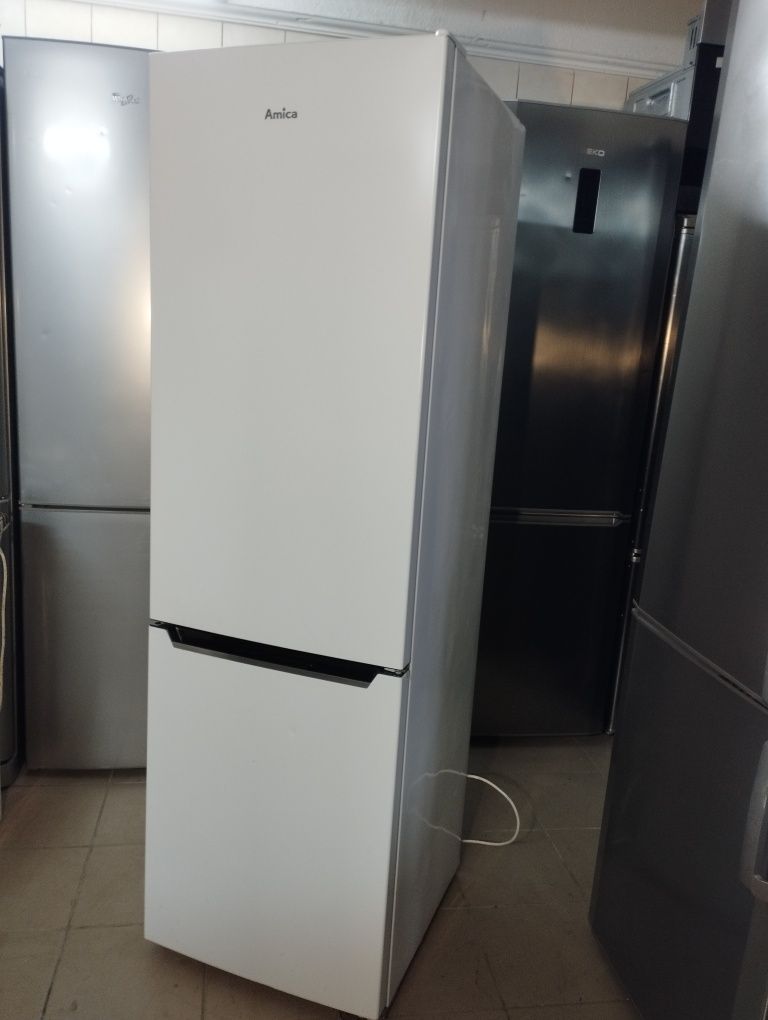 Холодильник з морозилкою  Amica No frost  (суха заморозка)