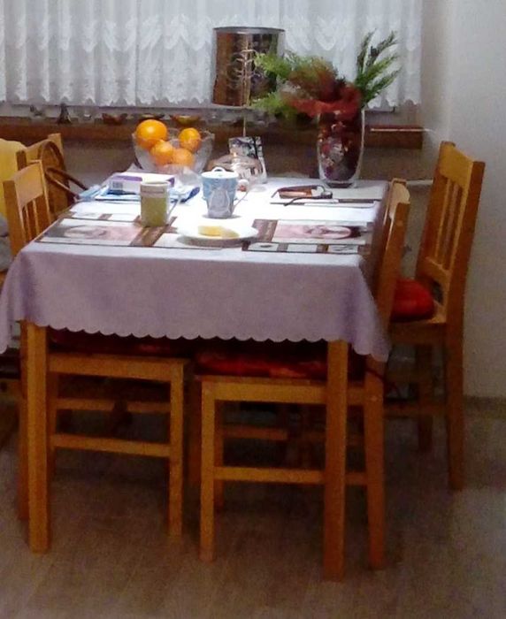 sprzedam stół i krzesła