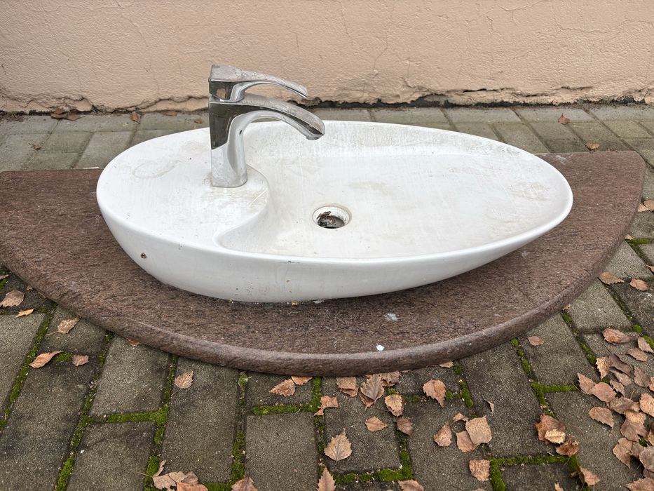 Umywalka wraz z marmurowym blatem używana