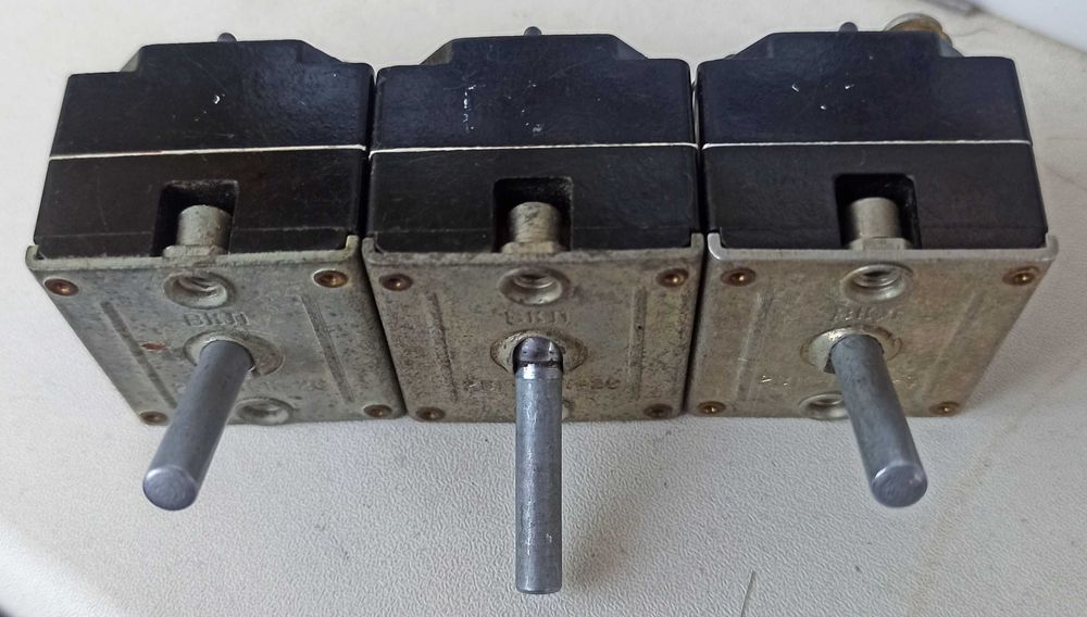 Выключатель 2ВГ-15К-2С двухполюсный герметизированный.