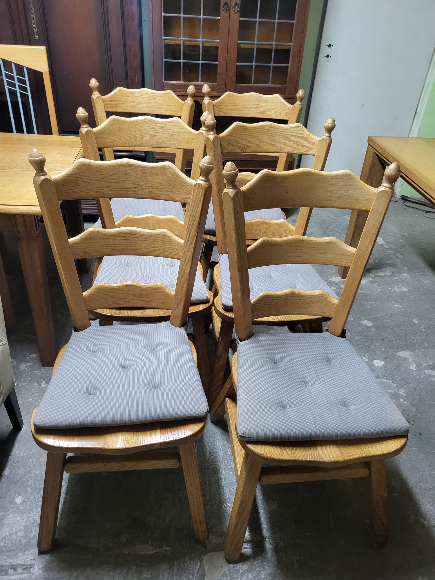Krzesła dębowe 6 szt. 150 zł/szt.