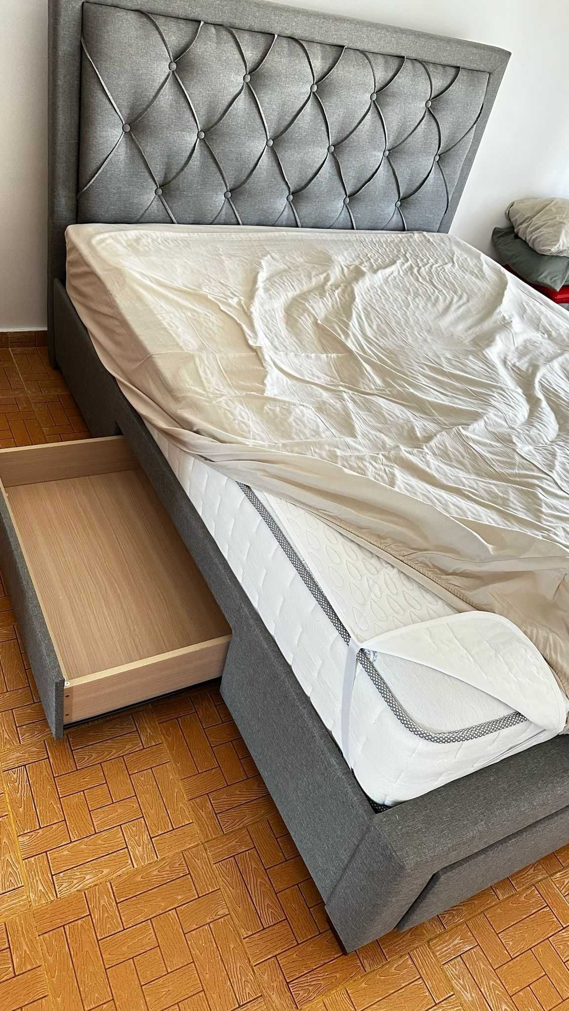 Cama e colçhão casal. semi- novo com gavetas