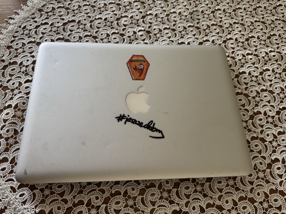 Macbook pro i5 12g ram 512SSD MacOS SEQUOIA