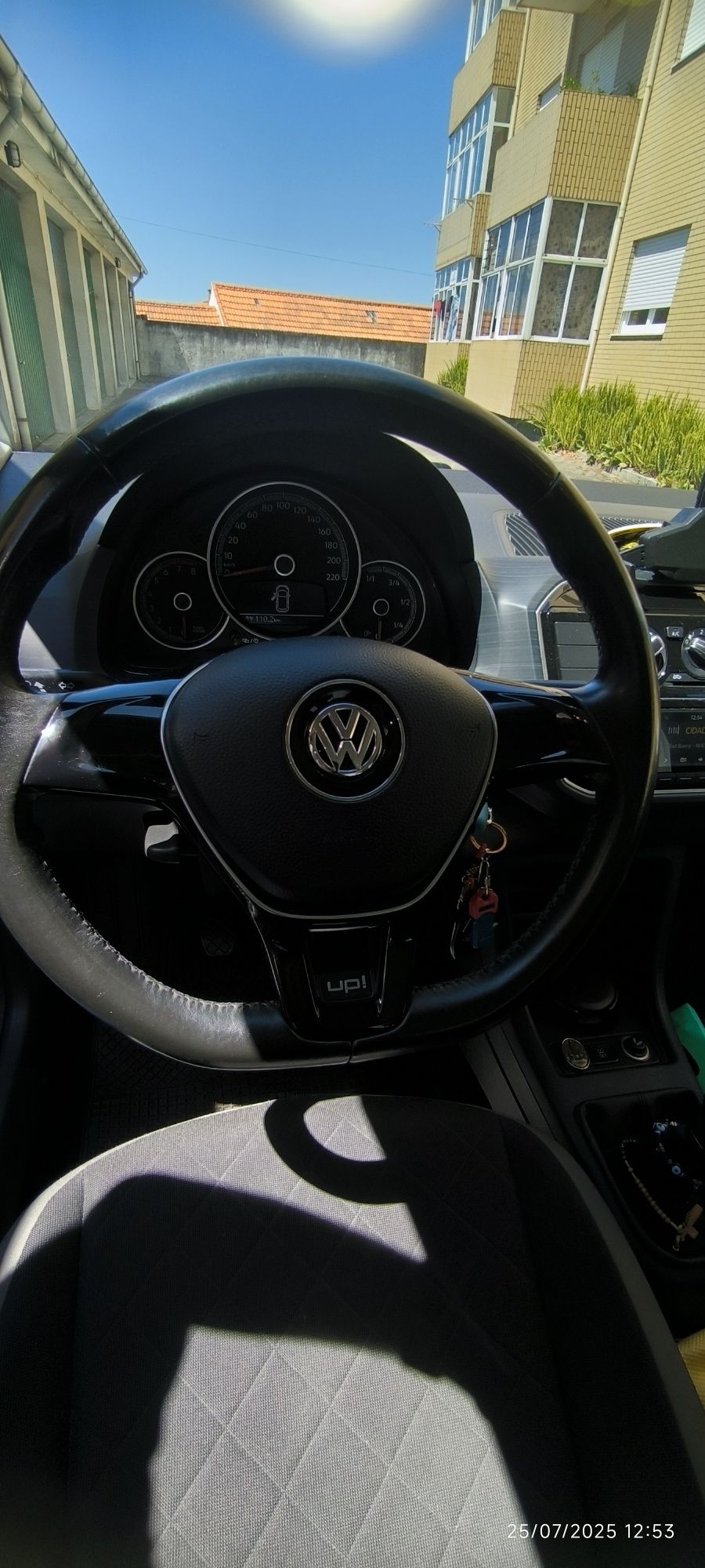 Volkswagen Cross UP