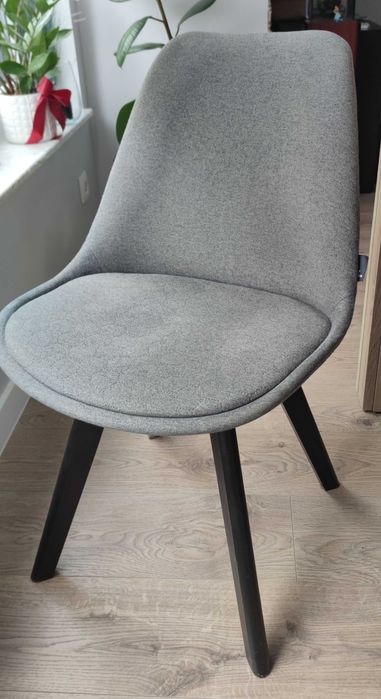 Sprzedam stół z krzesłami