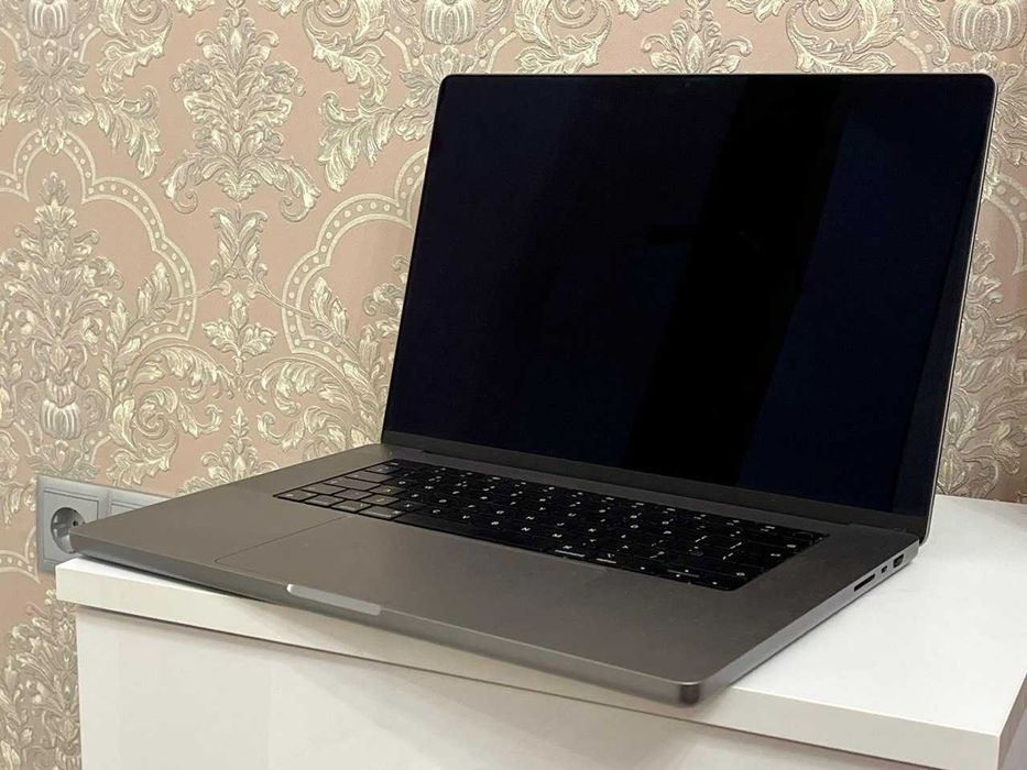 MacBook Pro 16 M1max/32/512