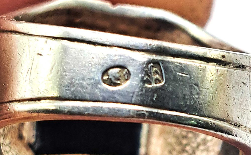 Srebrny sygnet, Warmet pr.875