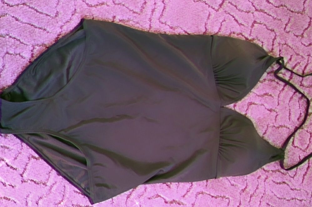Суцільний купальник esmara колір хакі