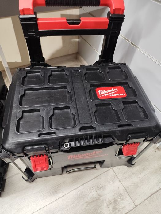 Milwaukee PACKOUT ящик на колесах для інструментів Мілвоке