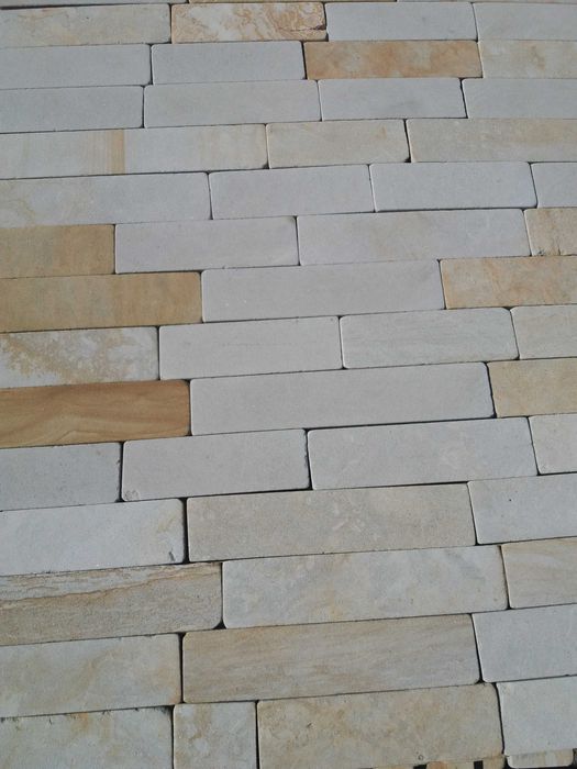 Шапки та парапеди з природнього камня