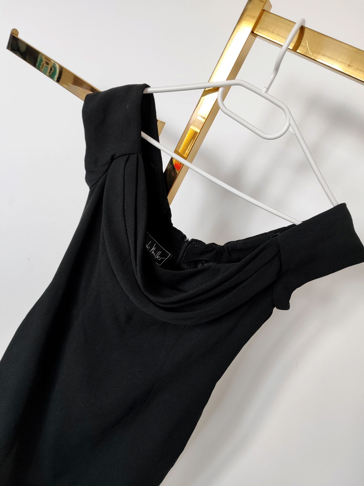 Czarna elegancka sukienka S opadające ramiona mała czarna przed kolano