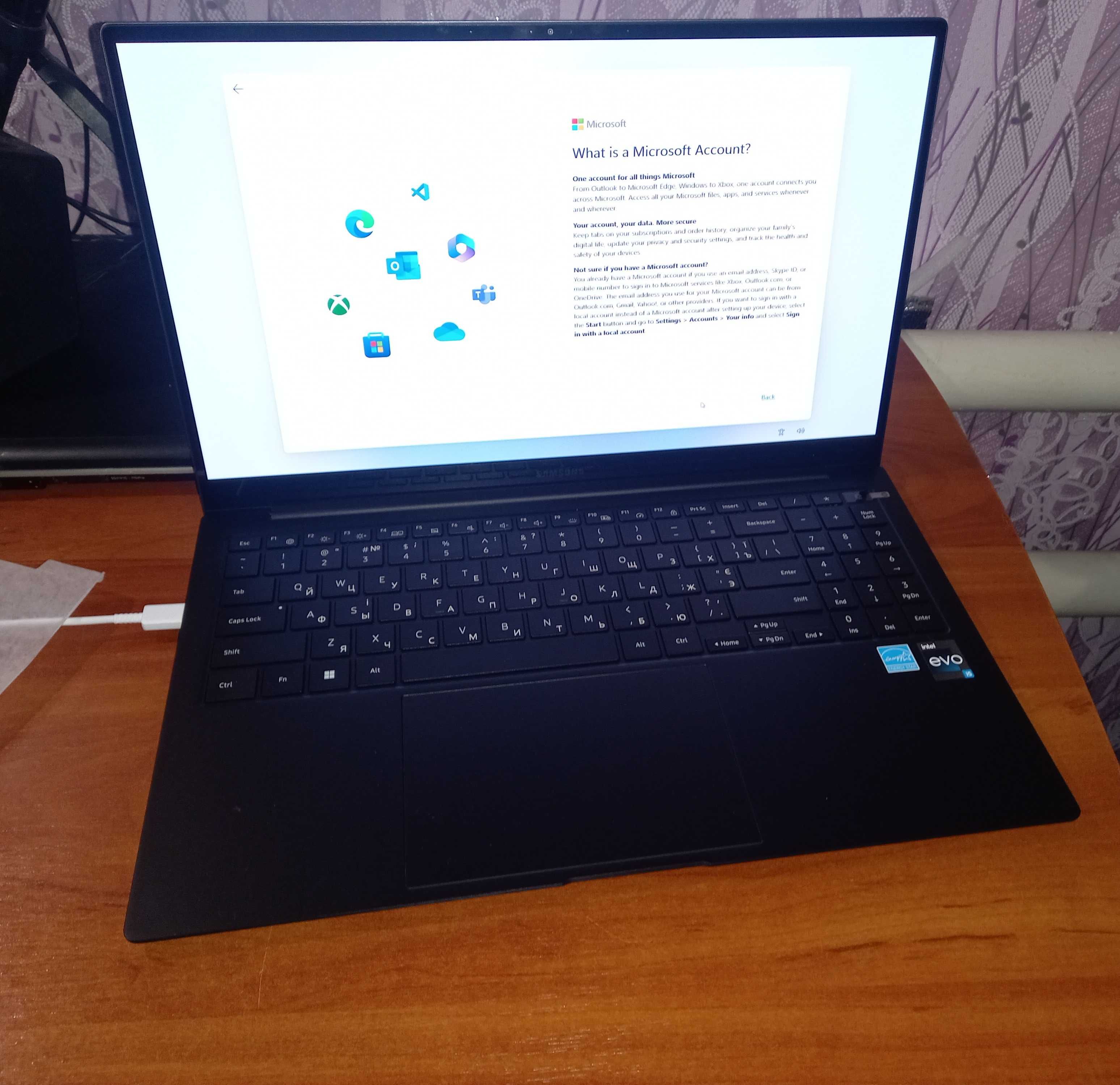 Продам новый Ноутбук Samsung Galaxy Book2 Pro (NP950XED-KA2US)